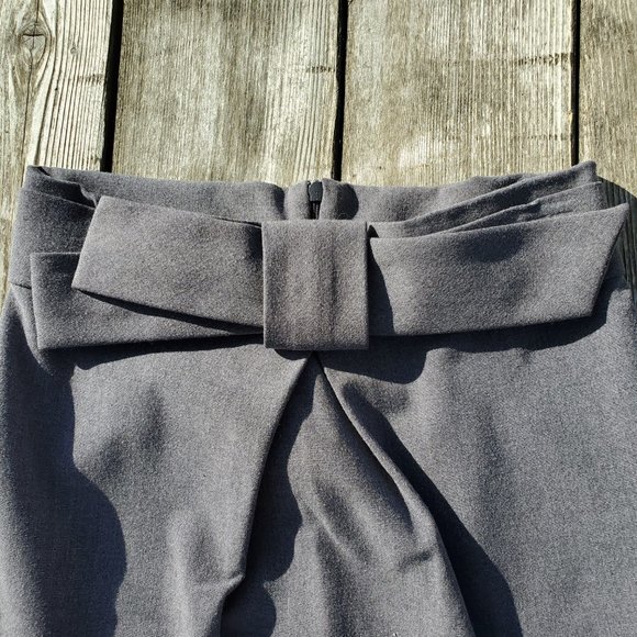 Cartise Dark Grey Mini Skirt with Large Bow Size 4 - Picture 2 of 6